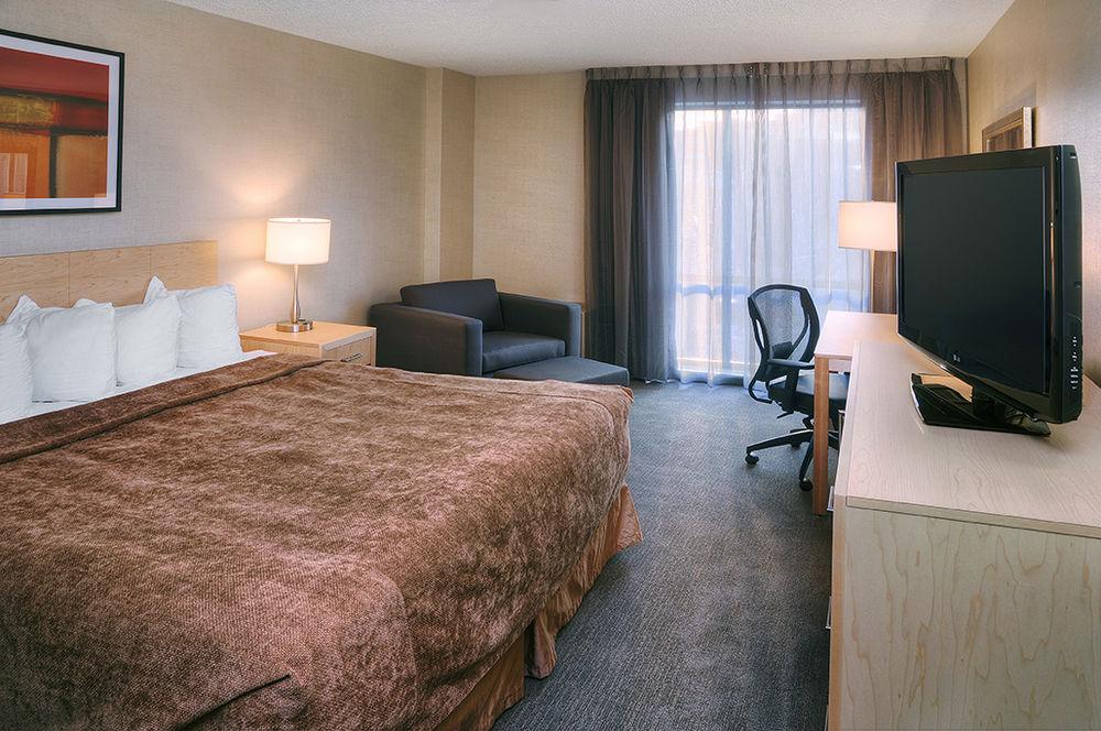 Quality Inn And Suites Montreal East Exteriör bild