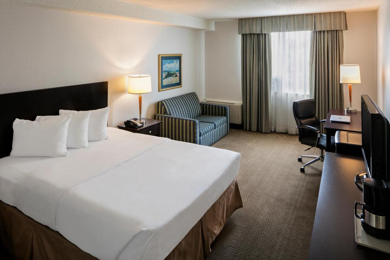 Quality Inn And Suites Montreal East Exteriör bild