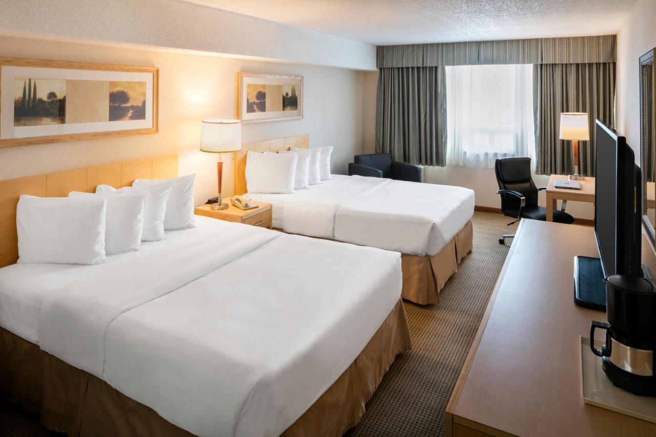 Quality Inn And Suites Montreal East Exteriör bild