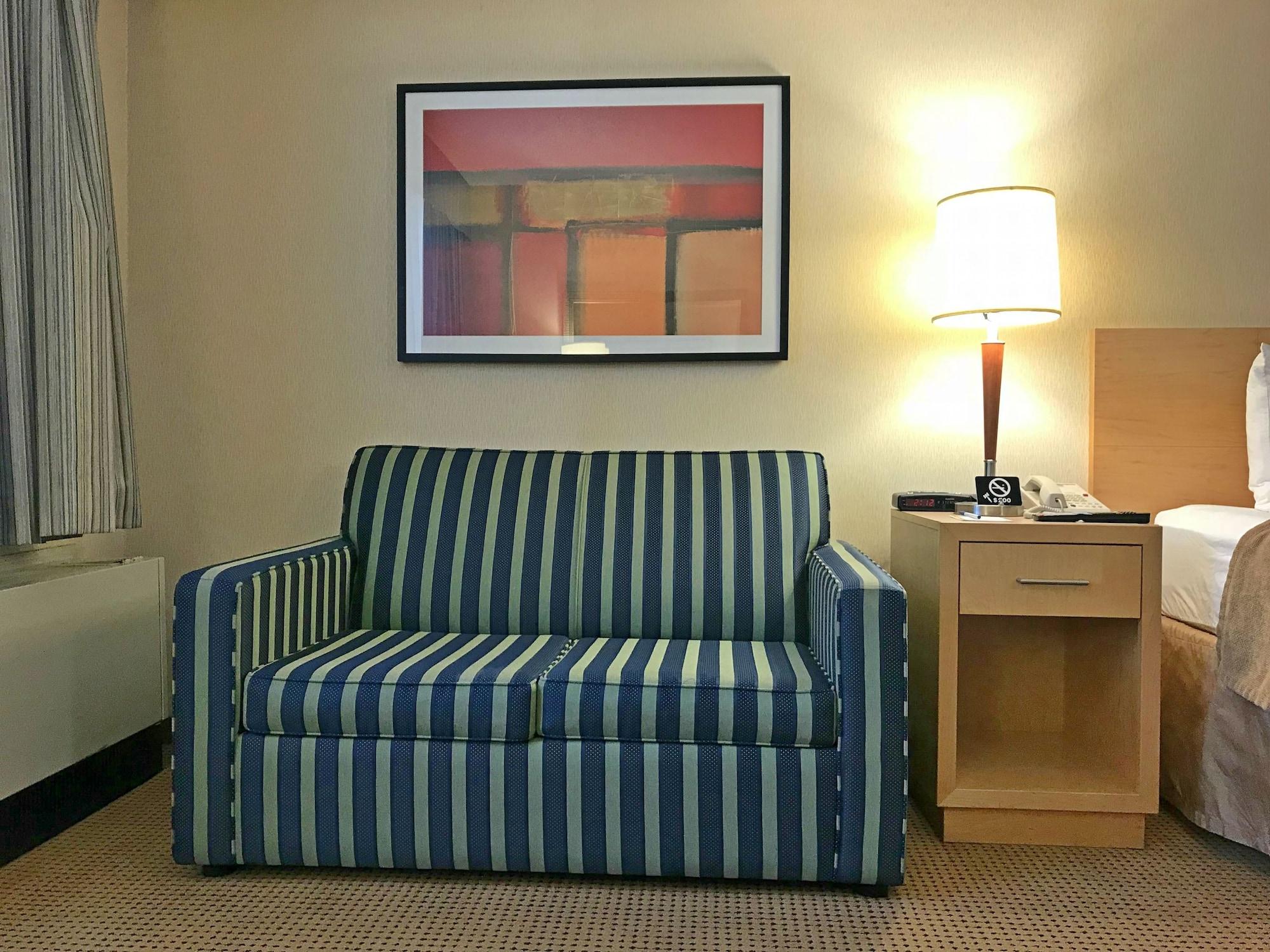 Quality Inn And Suites Montreal East Exteriör bild