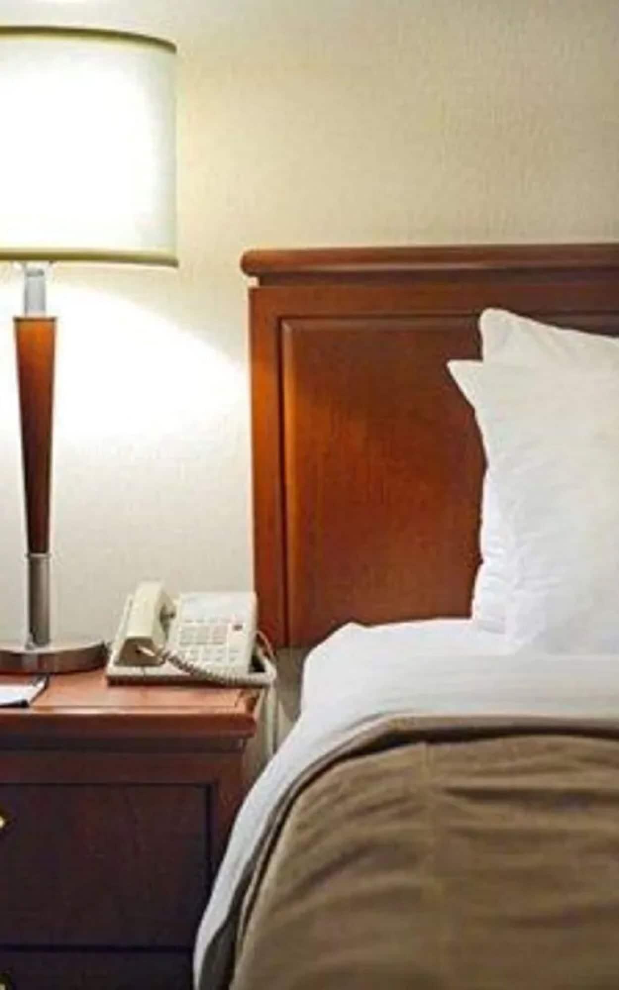Quality Inn And Suites Montreal East Exteriör bild