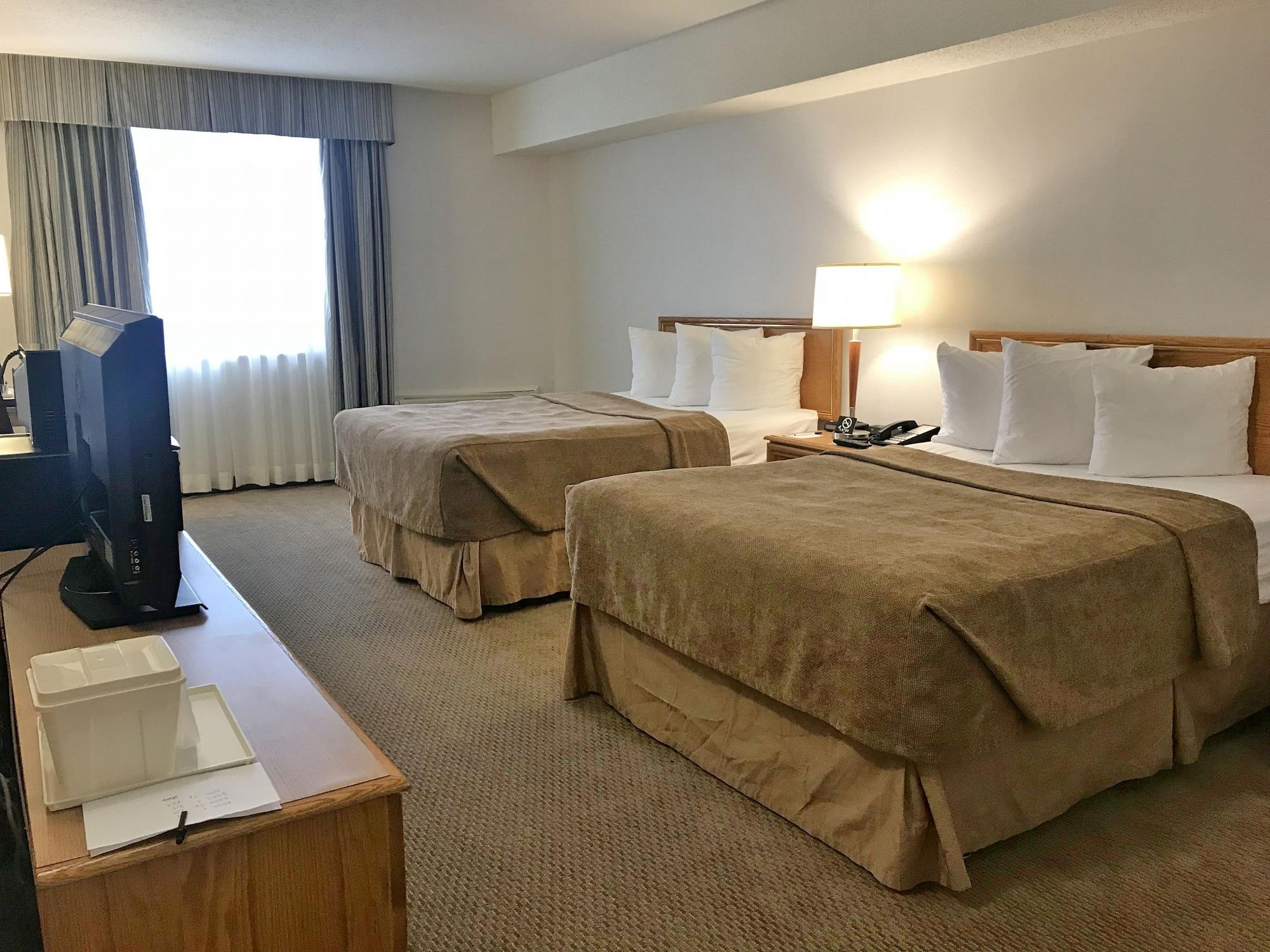 Quality Inn And Suites Montreal East Exteriör bild
