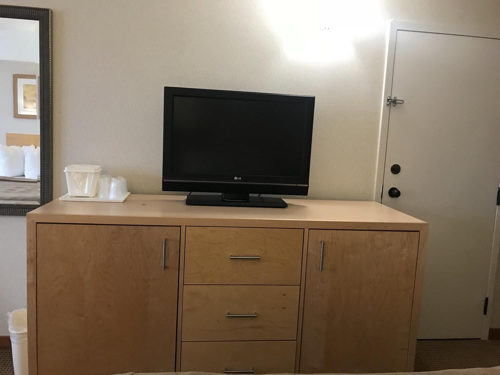 Quality Inn And Suites Montreal East Exteriör bild