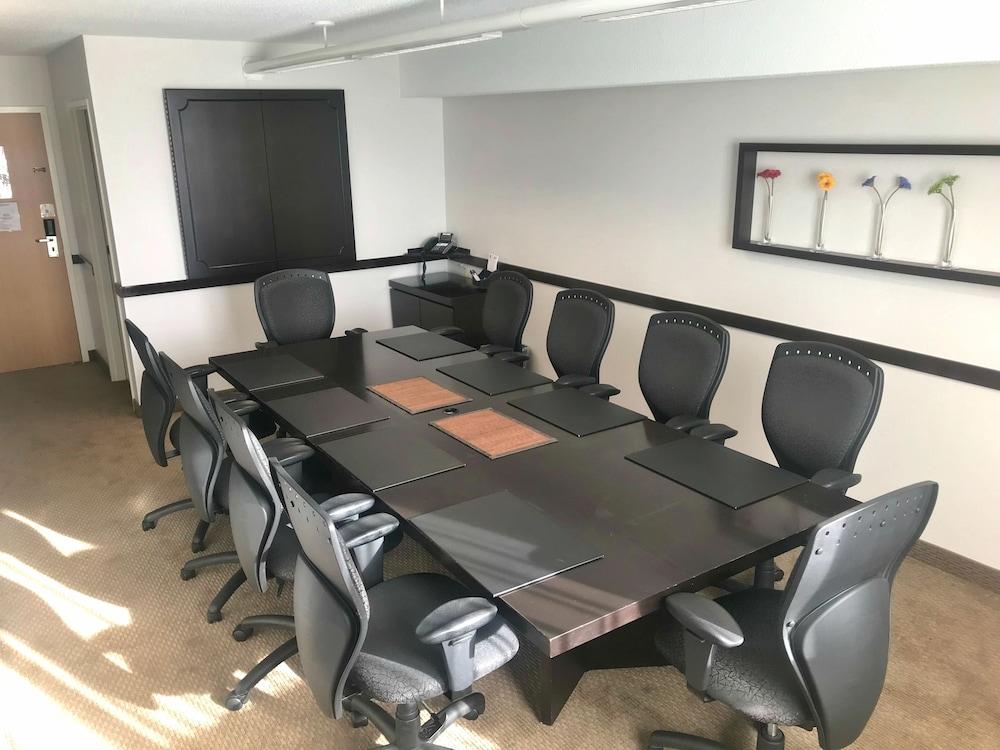 Quality Inn And Suites Montreal East Exteriör bild