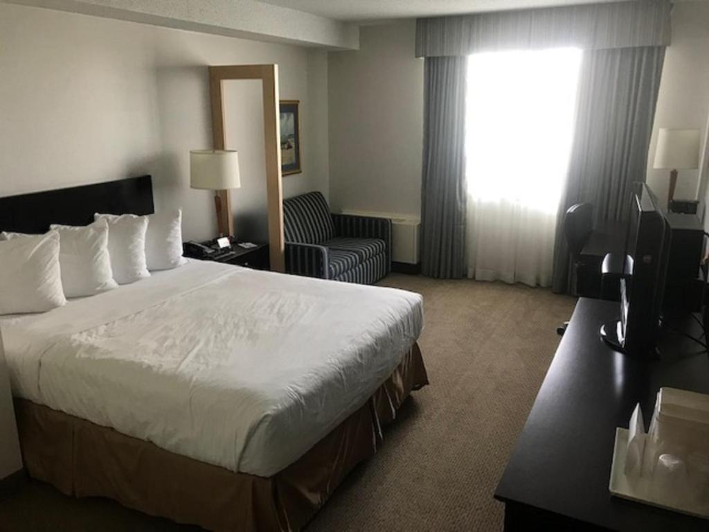 Quality Inn And Suites Montreal East Exteriör bild