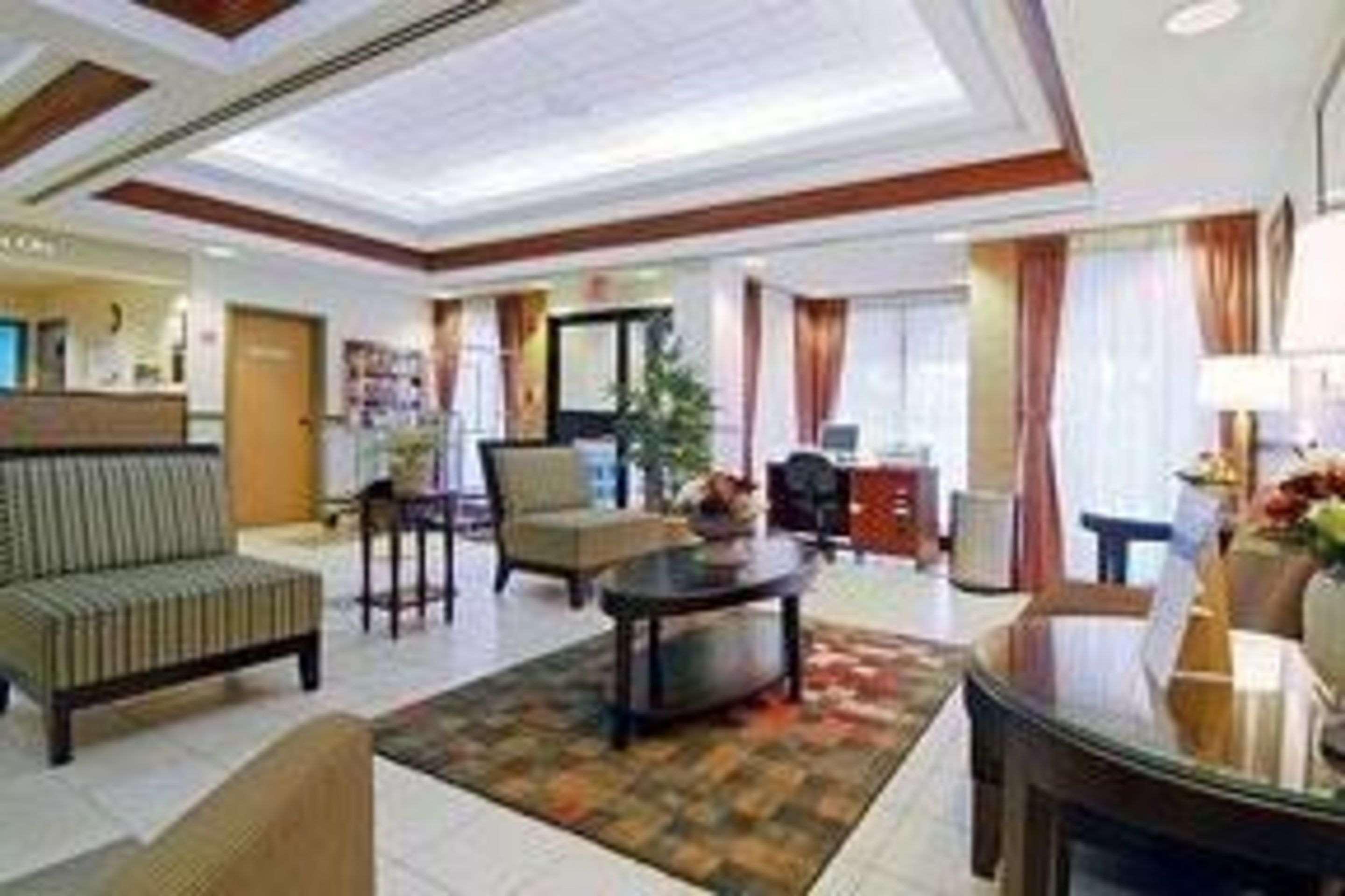Quality Inn And Suites Montreal East Exteriör bild
