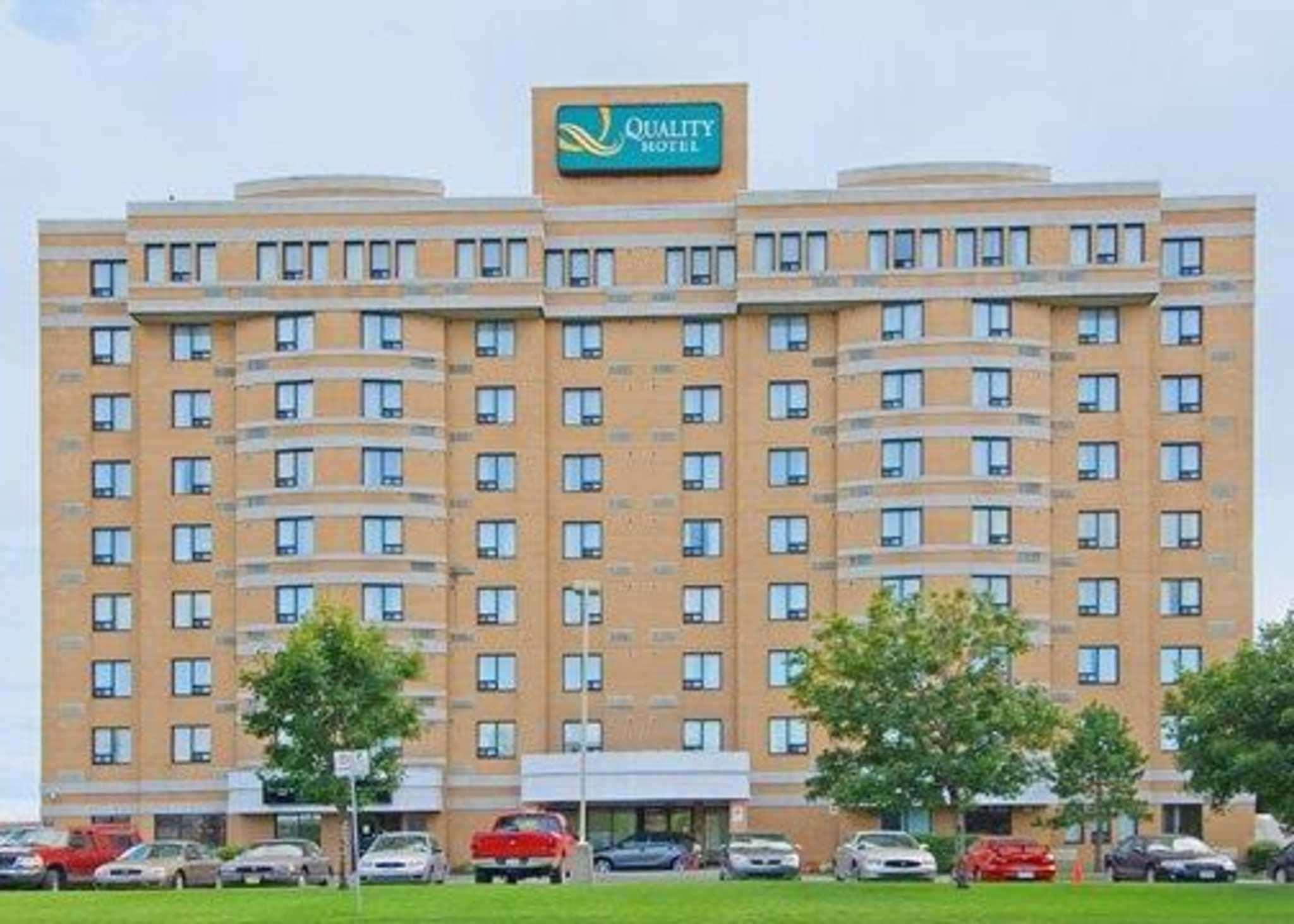 Quality Inn And Suites Montreal East Exteriör bild