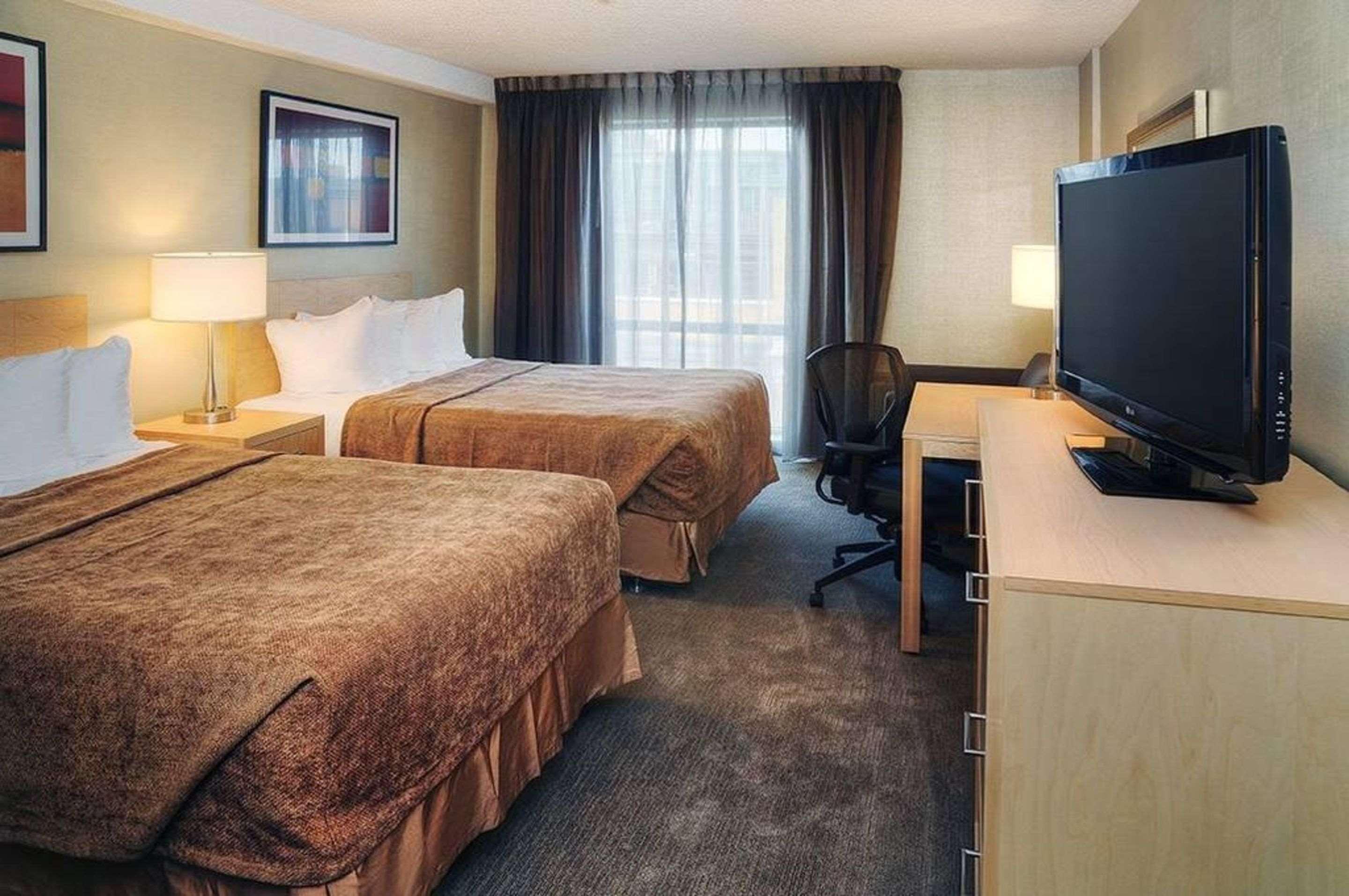 Quality Inn And Suites Montreal East Exteriör bild