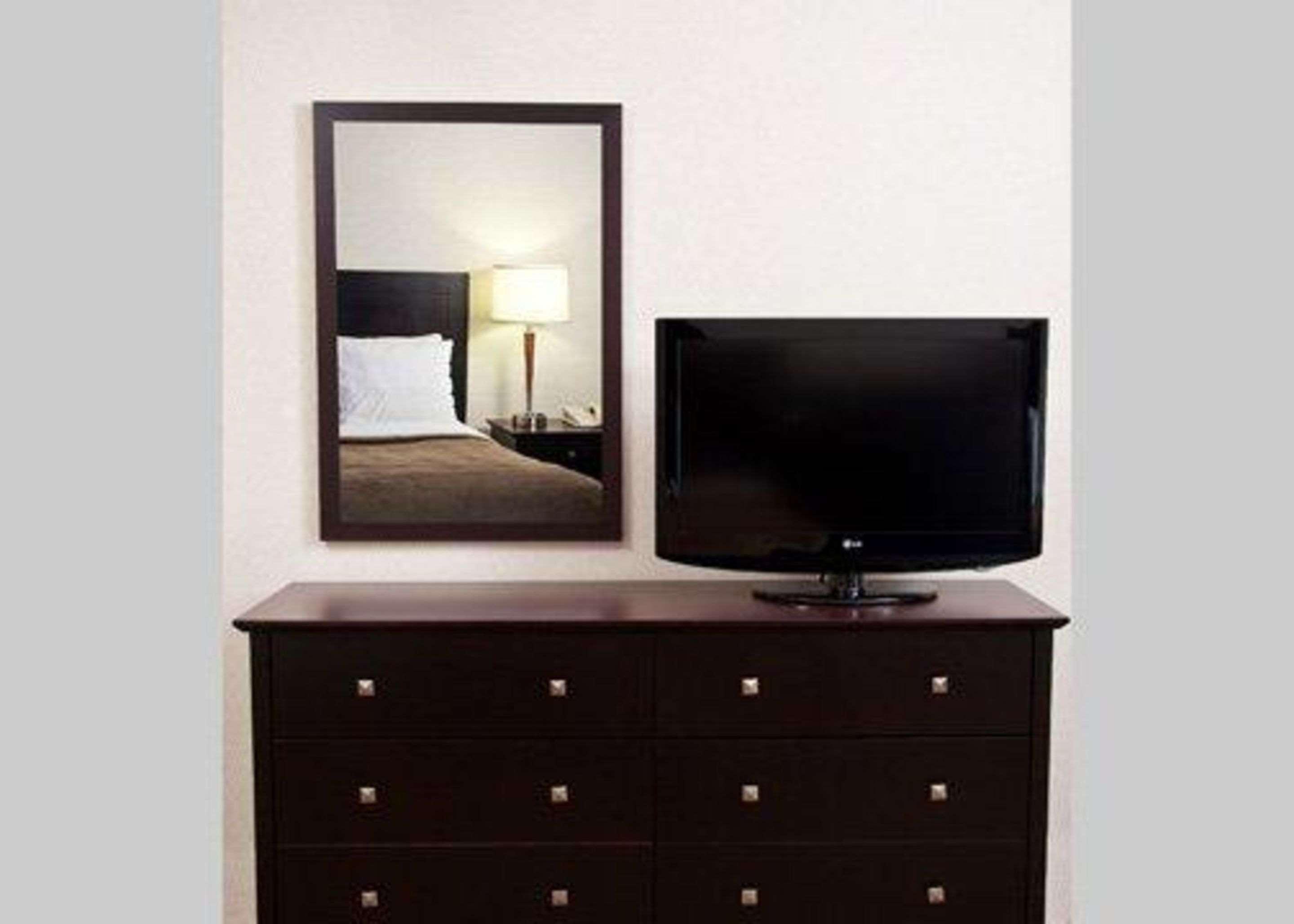 Quality Inn And Suites Montreal East Exteriör bild