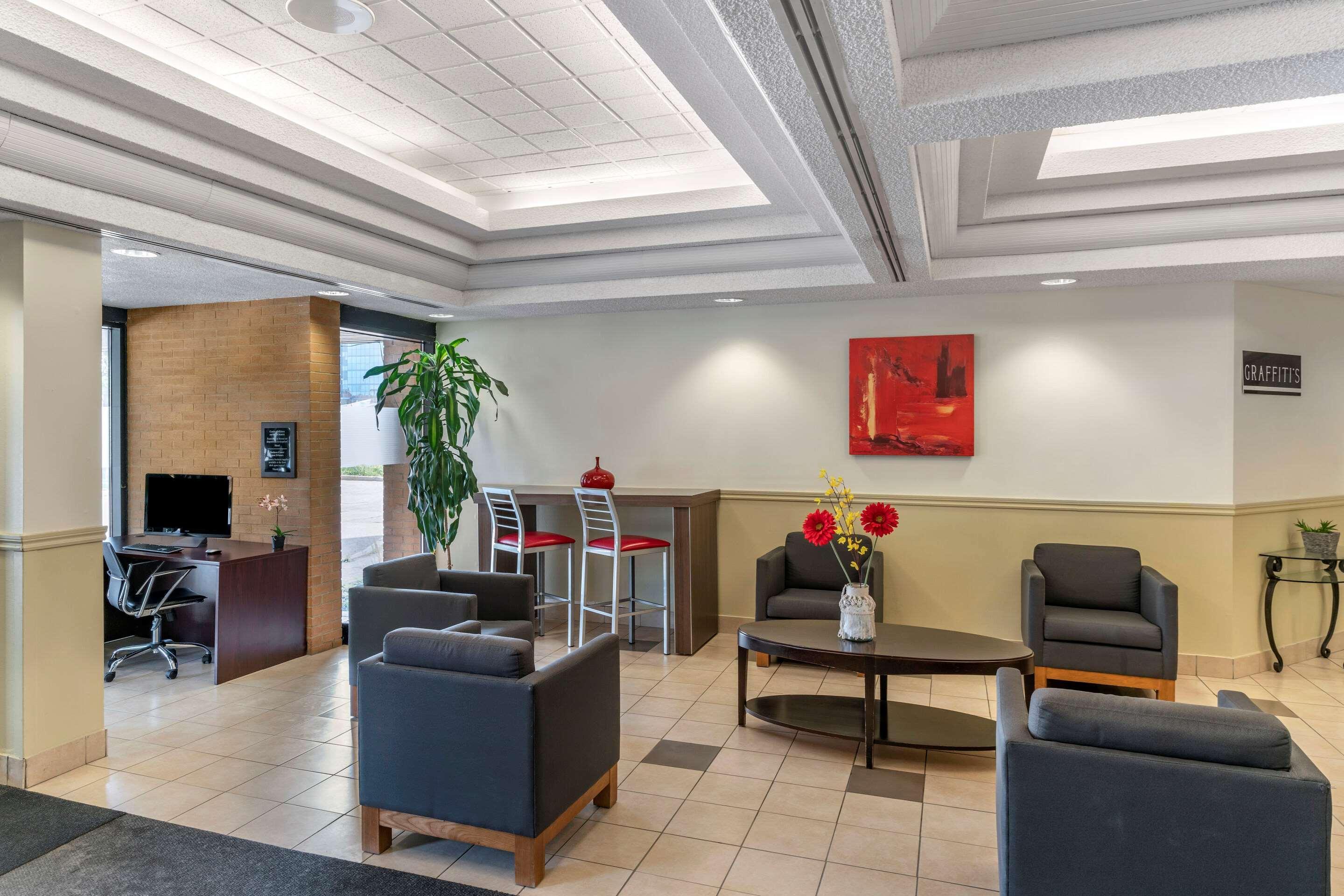 Quality Inn And Suites Montreal East Exteriör bild