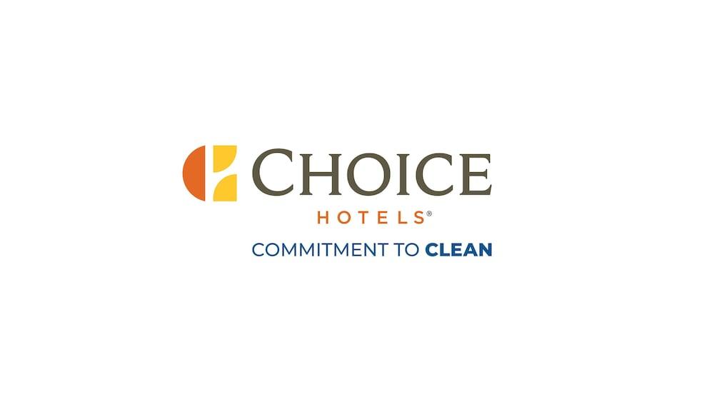 Quality Inn And Suites Montreal East Exteriör bild