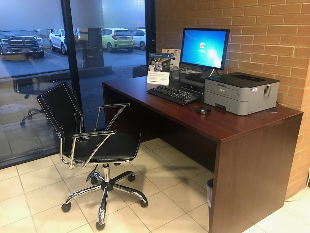 Quality Inn And Suites Montreal East Exteriör bild